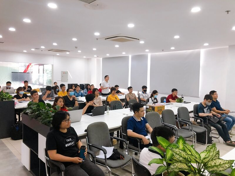 Chia sẻ kỹ năng thuyết trình cho Cán bộ nhân viên iERP năm 2021