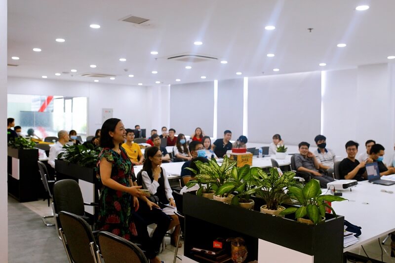 Chia sẻ kỹ năng thuyết trình cho Cán bộ nhân viên iERP năm 2021