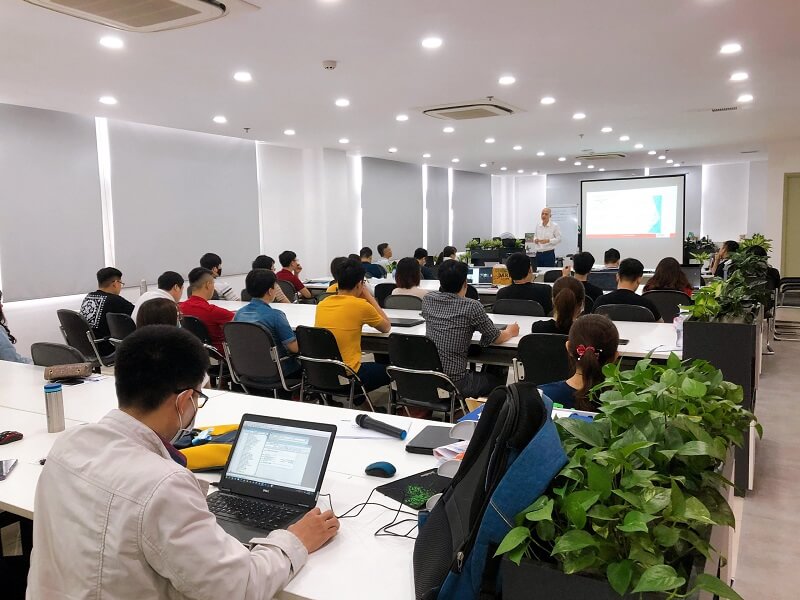 Chia sẻ kỹ năng thuyết trình cho Cán bộ nhân viên iERP năm 2021 