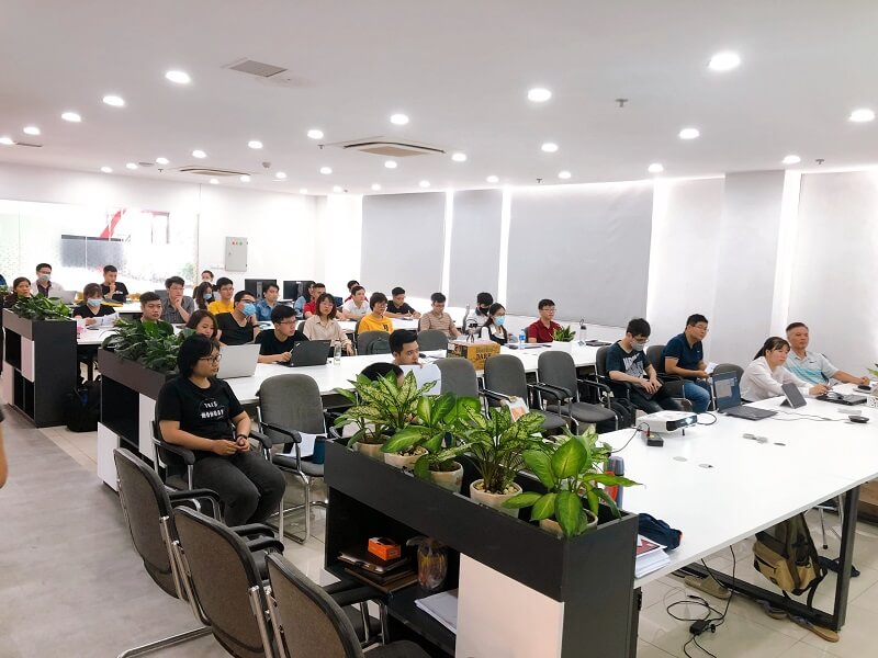 Chia sẻ kỹ năng thuyết trình cho Cán bộ nhân viên iERP năm 2021 