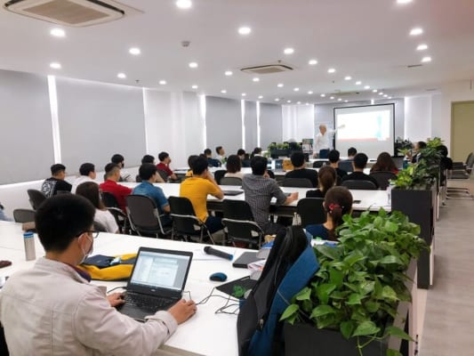 Chia sẻ kỹ năng thuyết trình cho Cán bộ nhân viên iERP năm 2021