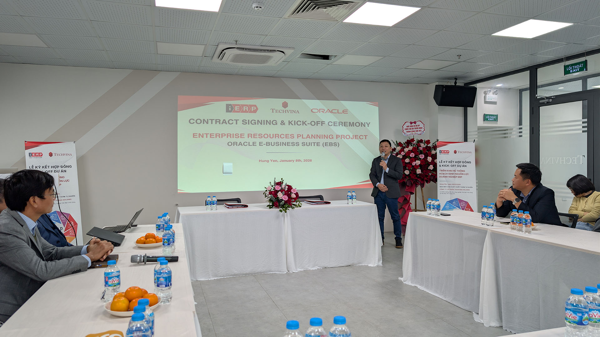 Lễ ký kết hợp đồng & Khởi động dự án triển khai hệ thống ERP (Oracle E-Business Suite) cho công ty CP TECHVINA HOLDING