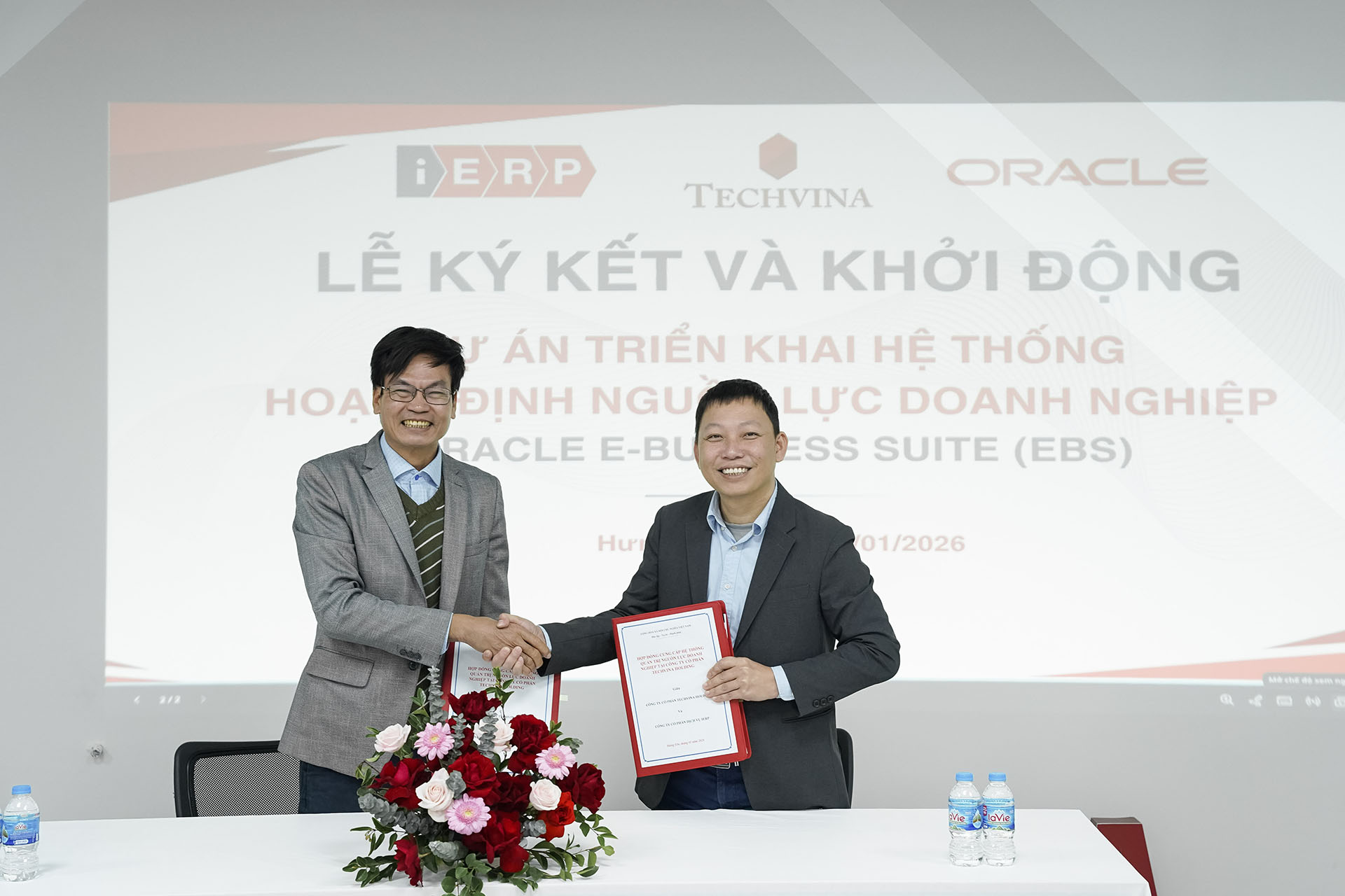 Lễ ký kết hợp đồng & Khởi động dự án triển khai hệ thống ERP (Oracle E-Business Suite) cho công ty CP TECHVINA HOLDING